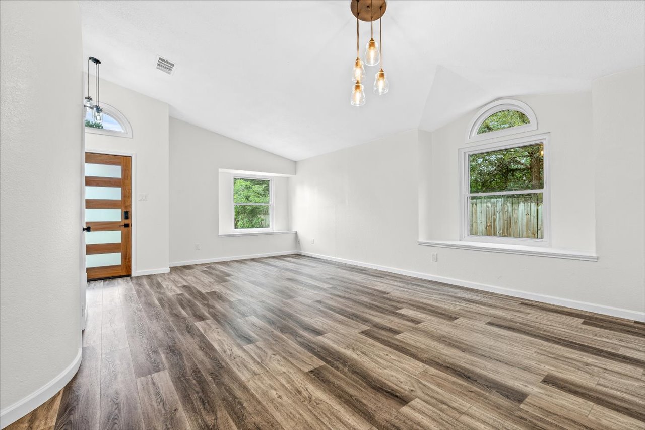 4004 Danli Lane Austin, TX 78749 - Photo 9 of 40 a view of an empty room and window