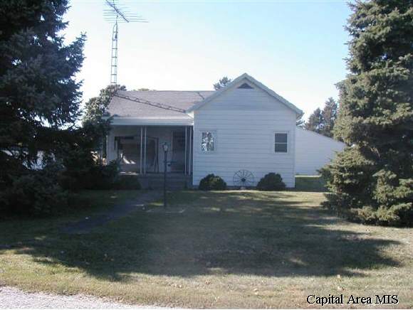 2136 Literberry Triopia Road Jacksonville, IL 62650 - Photo 1 of 9