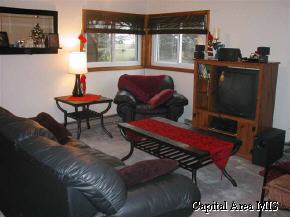 2136 Literberry Triopia Road Jacksonville, IL 62650 - Photo 3 of 9