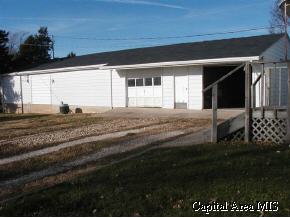 2136 Literberry Triopia Road Jacksonville, IL 62650 - Photo 4 of 9