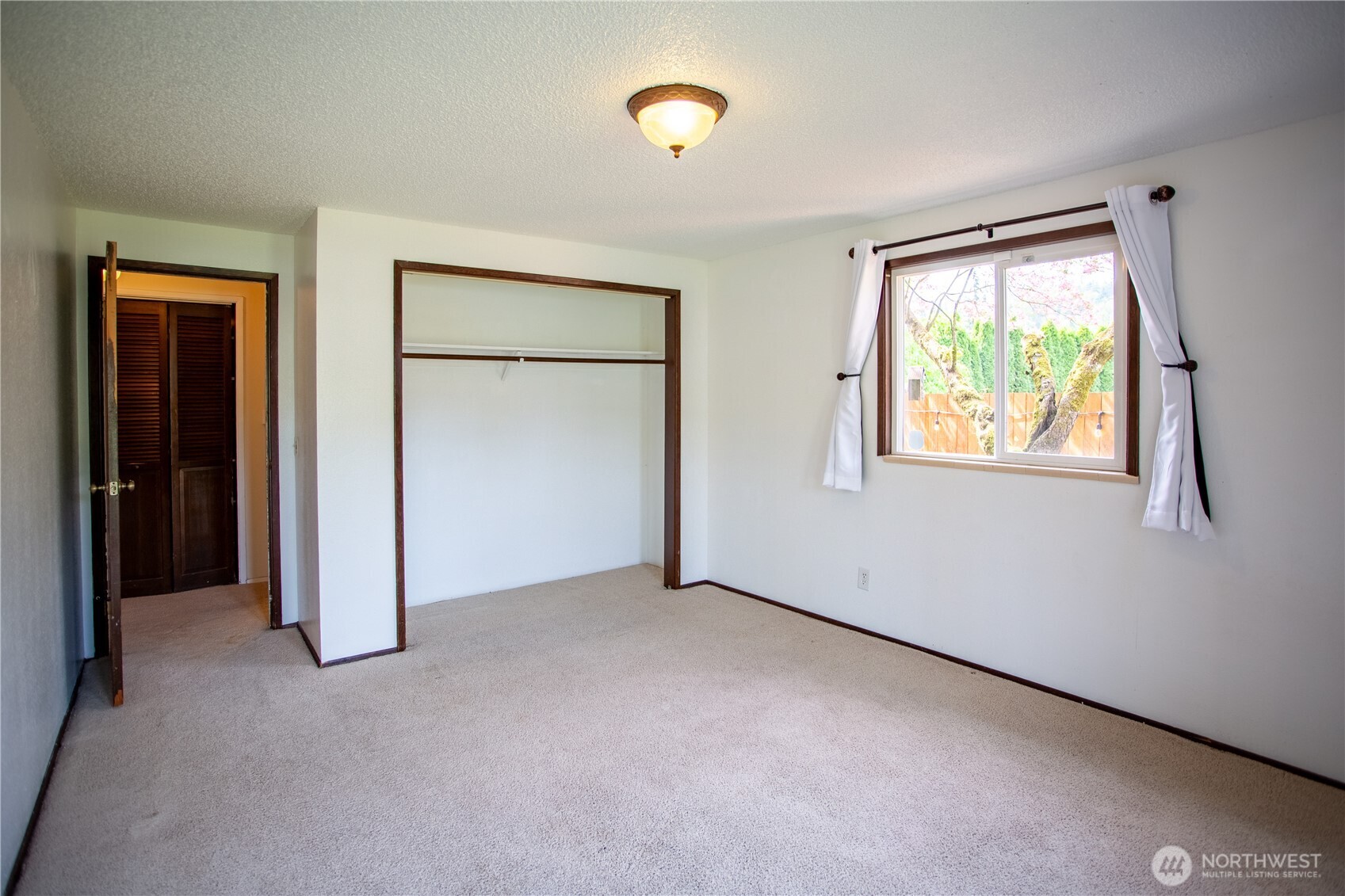 3949 Southeast 10th Place Renton, WA 98058 - Photo 29 of 38 Gallery Image 29