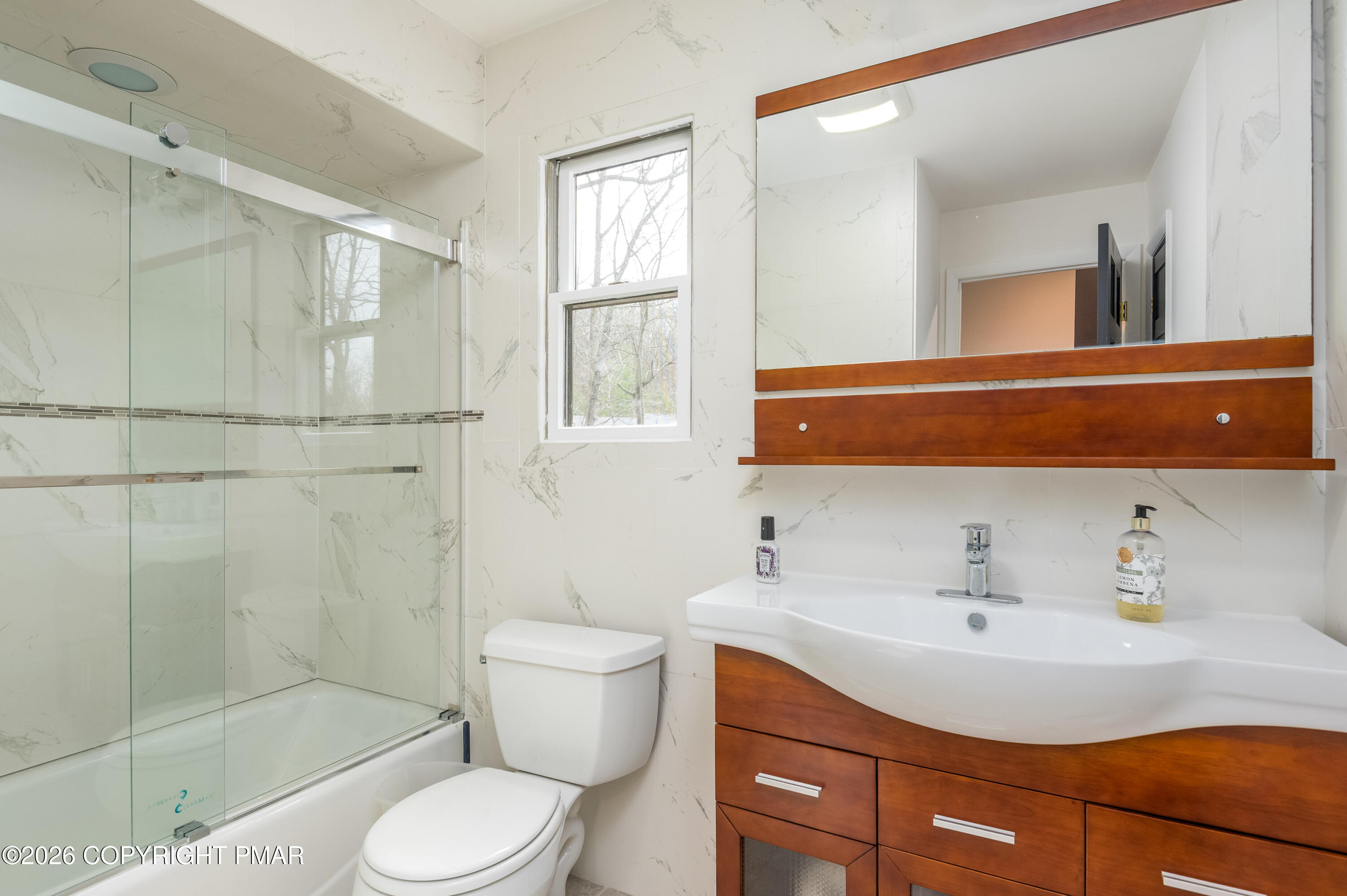 6159 Decker Road Bushkill, PA 18324 - Photo 19 of 44 Bath Main Floor