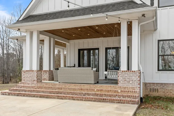 $1,395,000 | 2070 River Bluffs Drive, Jasper, TN 37347