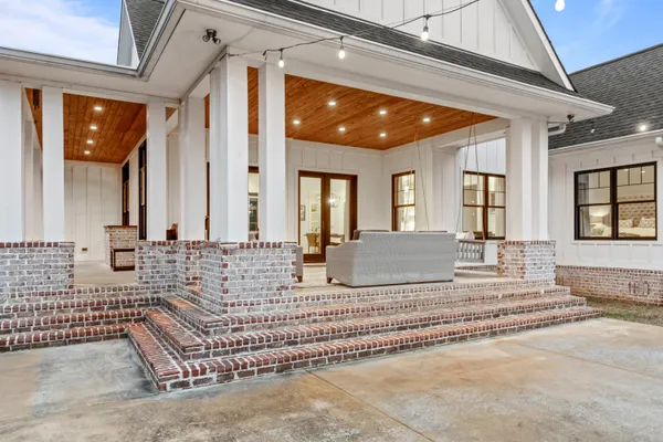 $1,395,000 | 2070 River Bluffs Drive, Jasper, TN 37347