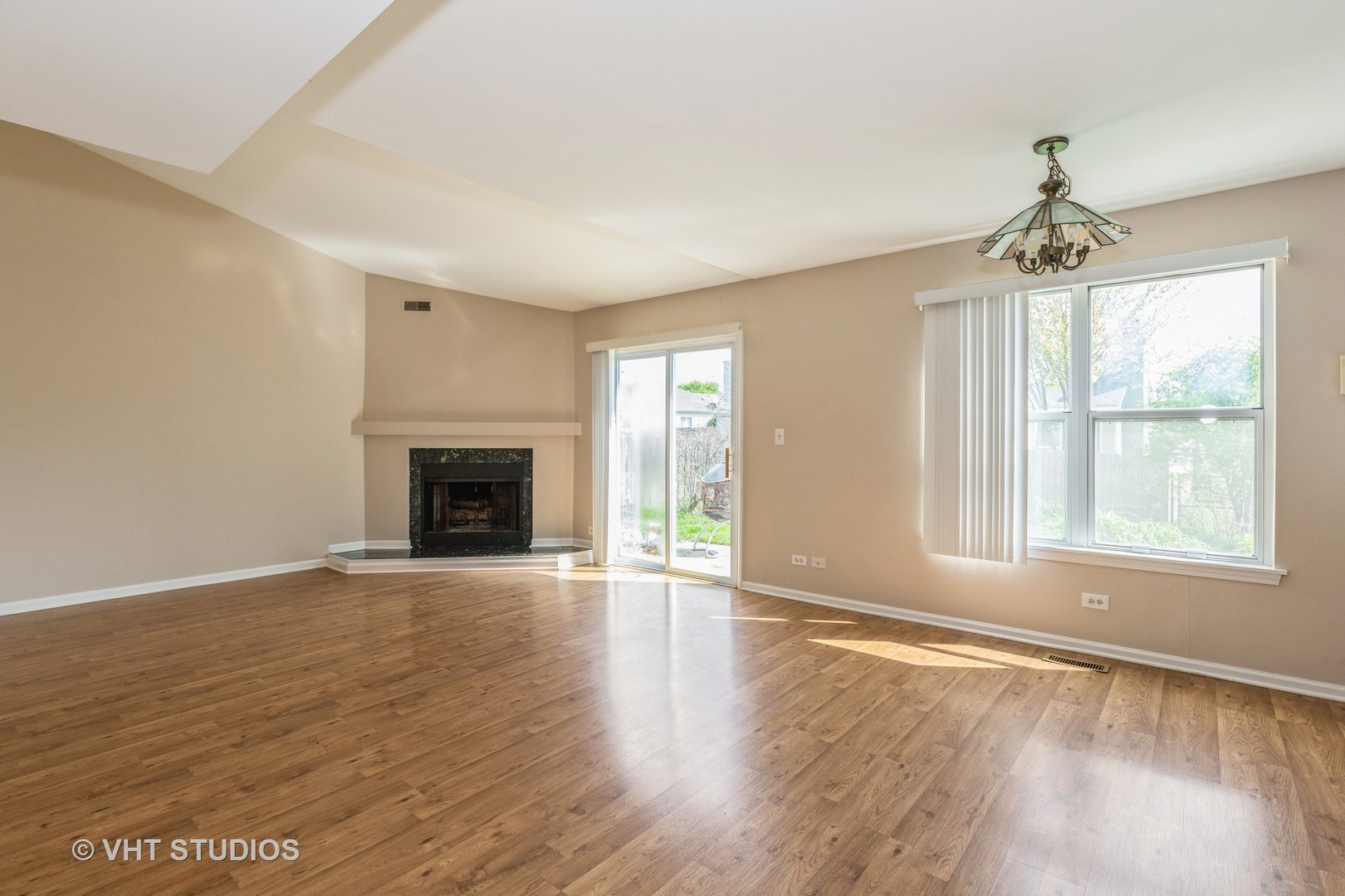 209 North Southport Road Mundelein, IL 60060 - Photo 5 of 10