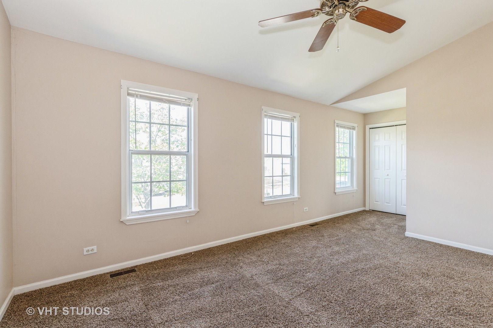 209 North Southport Road Mundelein, IL 60060 - Photo 7 of 10