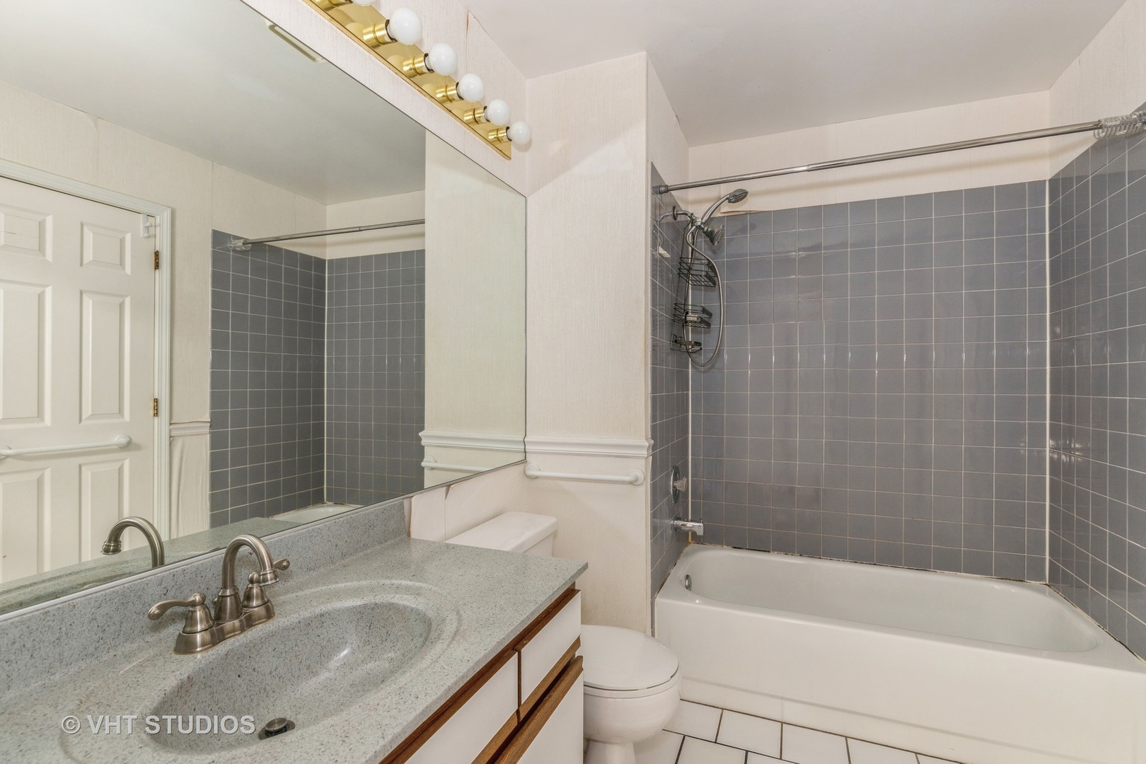 209 North Southport Road Mundelein, IL 60060 - Photo 9 of 10