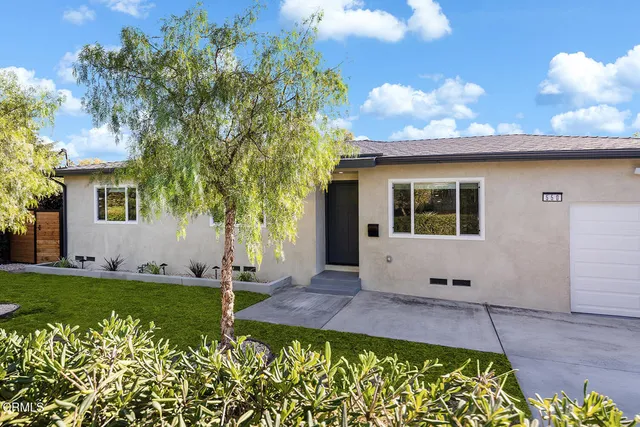 a view of a house with a yard