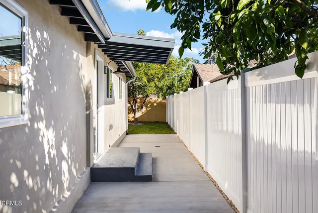 a view of entryway with a front door