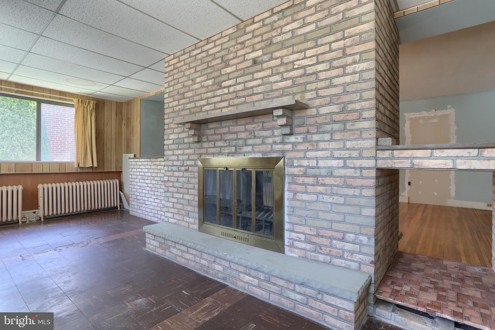 332 East Walnut Street Reading, PA 19607 - Photo 11 of 40 Double Sided Fireplace
