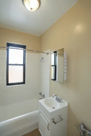 $1,150 | 5326 South Cornell Avenue, Unit 408, Chicago, IL 60615