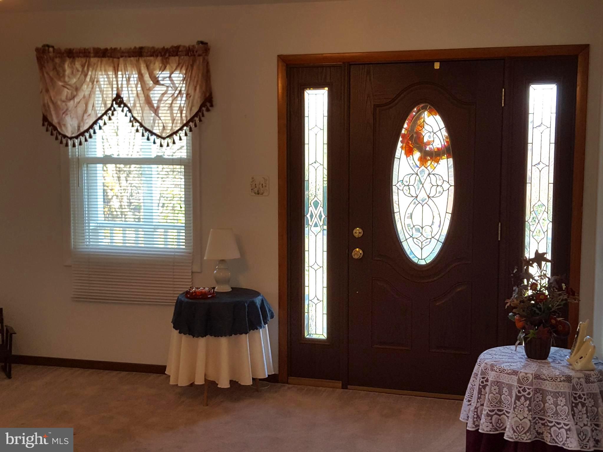 237 Wakefield Road Hagerstown, MD 21740 - Photo 3 of 23 Living Room