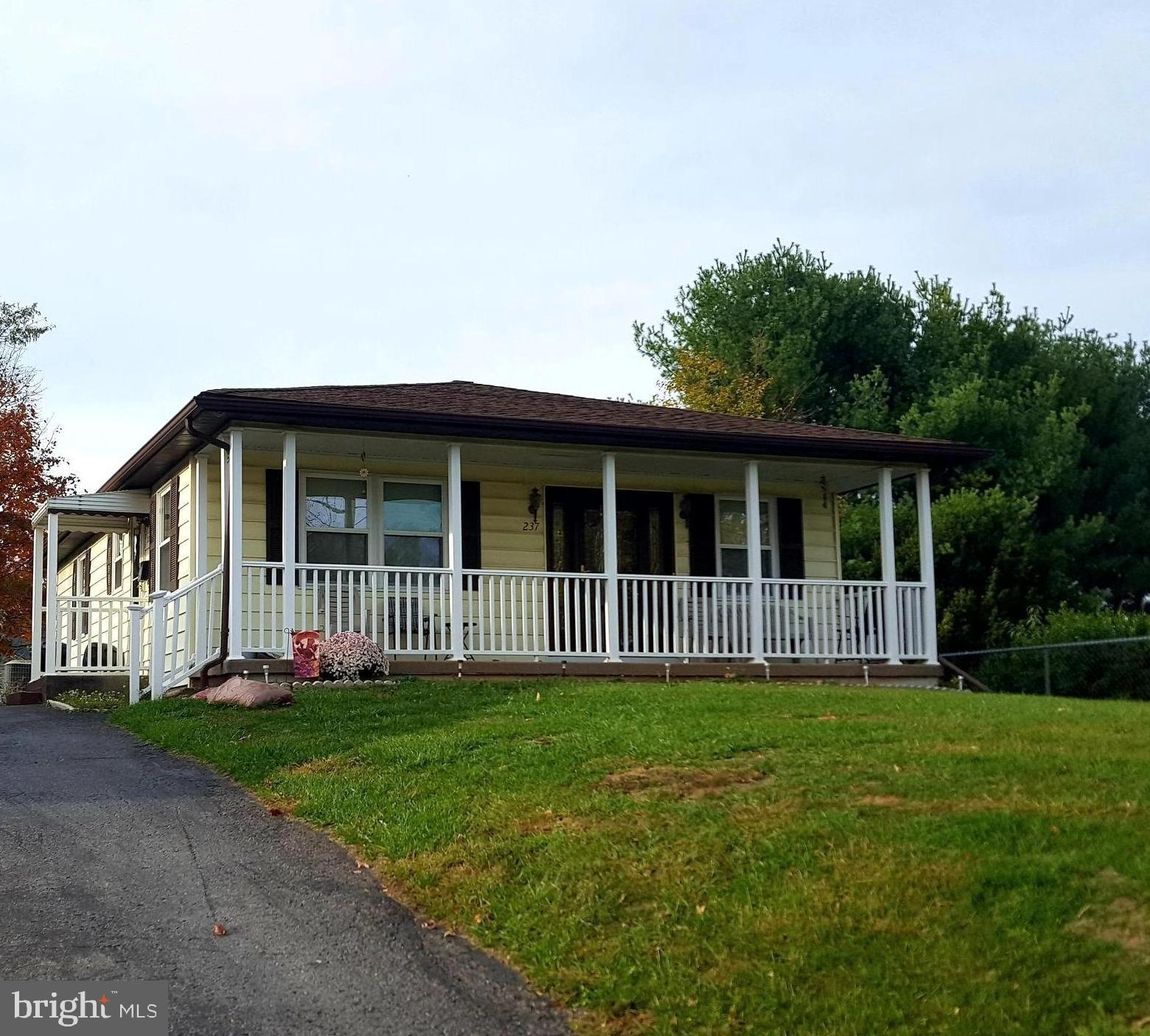237 Wakefield Road Hagerstown, MD 21740 - Photo 4 of 23 Front