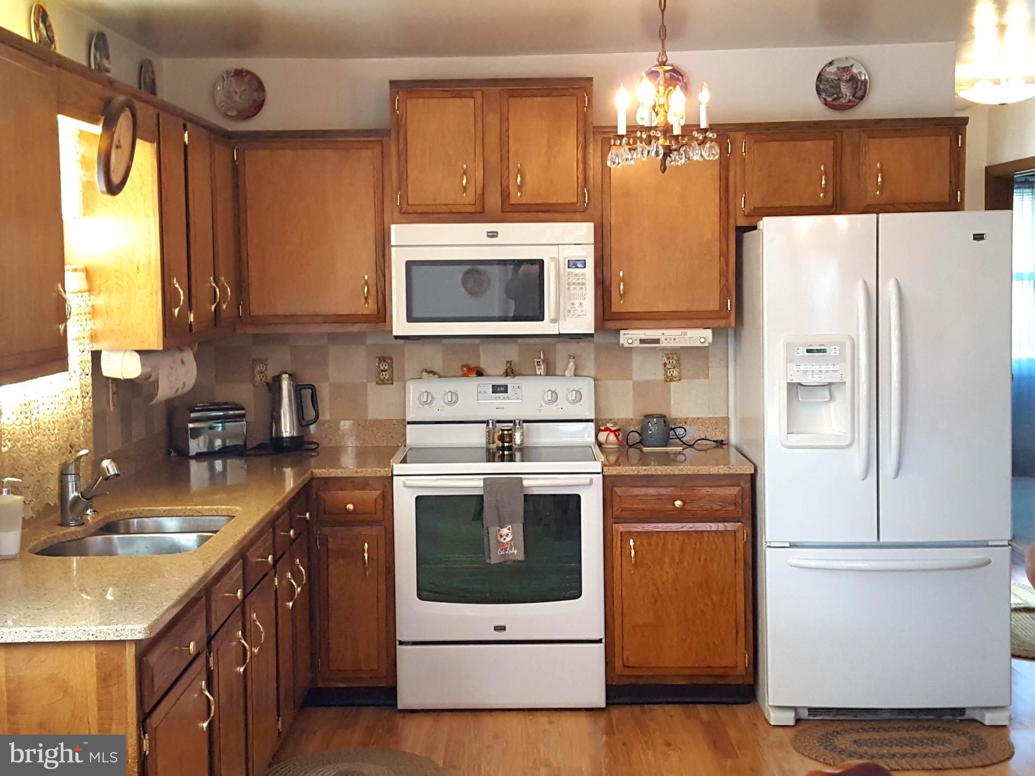 237 Wakefield Road Hagerstown, MD 21740 - Photo 8 of 23 Kitchen