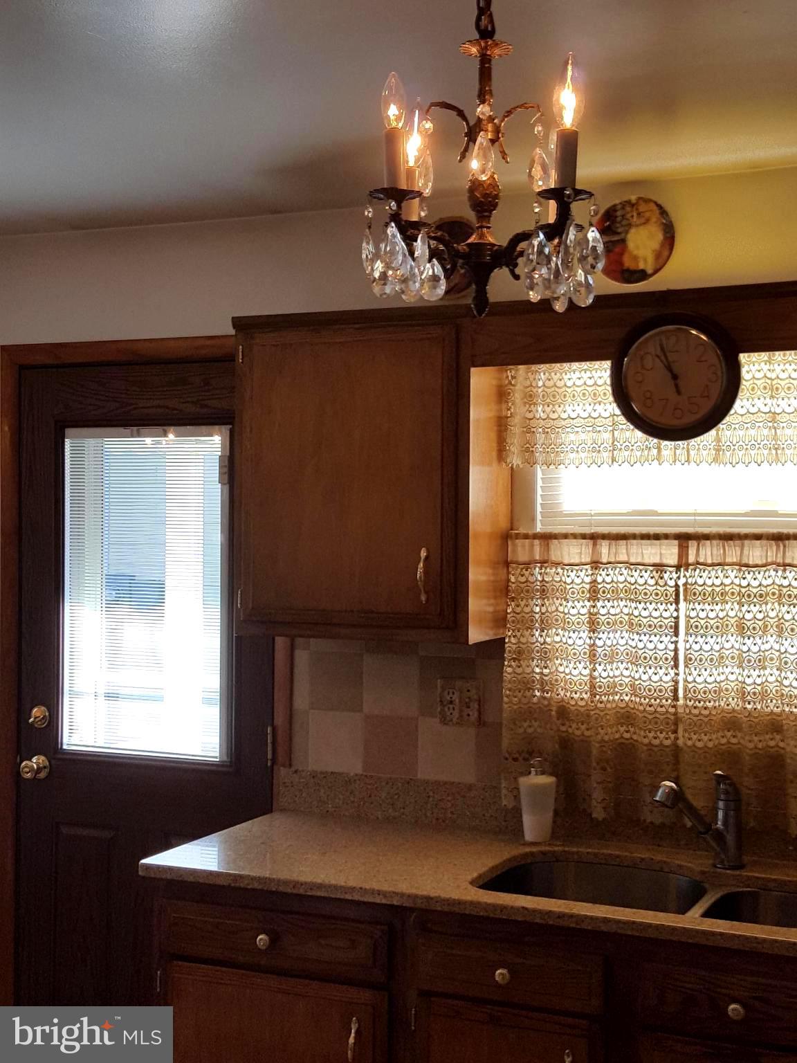 237 Wakefield Road Hagerstown, MD 21740 - Photo 10 of 23 Kitchen