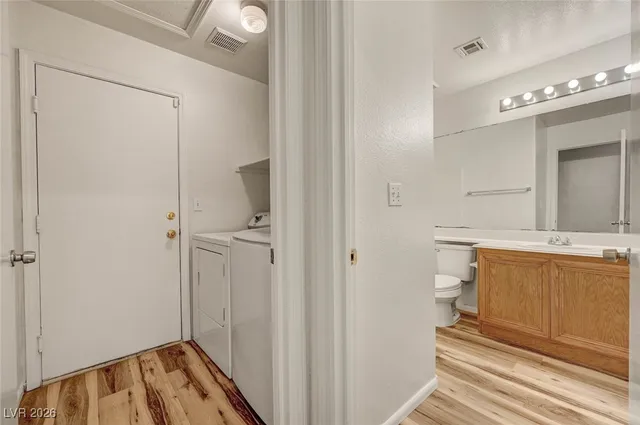 $1,895 | 9573 Paradise Road, Las Vegas, NV 89123