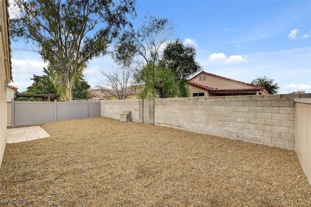 $1,895 | 9573 Paradise Road, Las Vegas, NV 89123