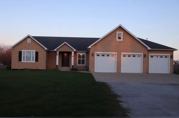 $429,000 | 306 South 3rd Street, Ashkum, IL 60911