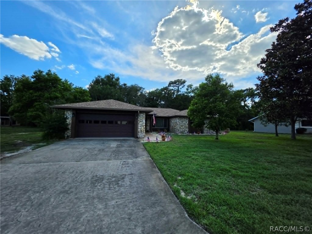 4 Laurelcherry Court Homosassa, FL 34446 - Photo 3 of 28