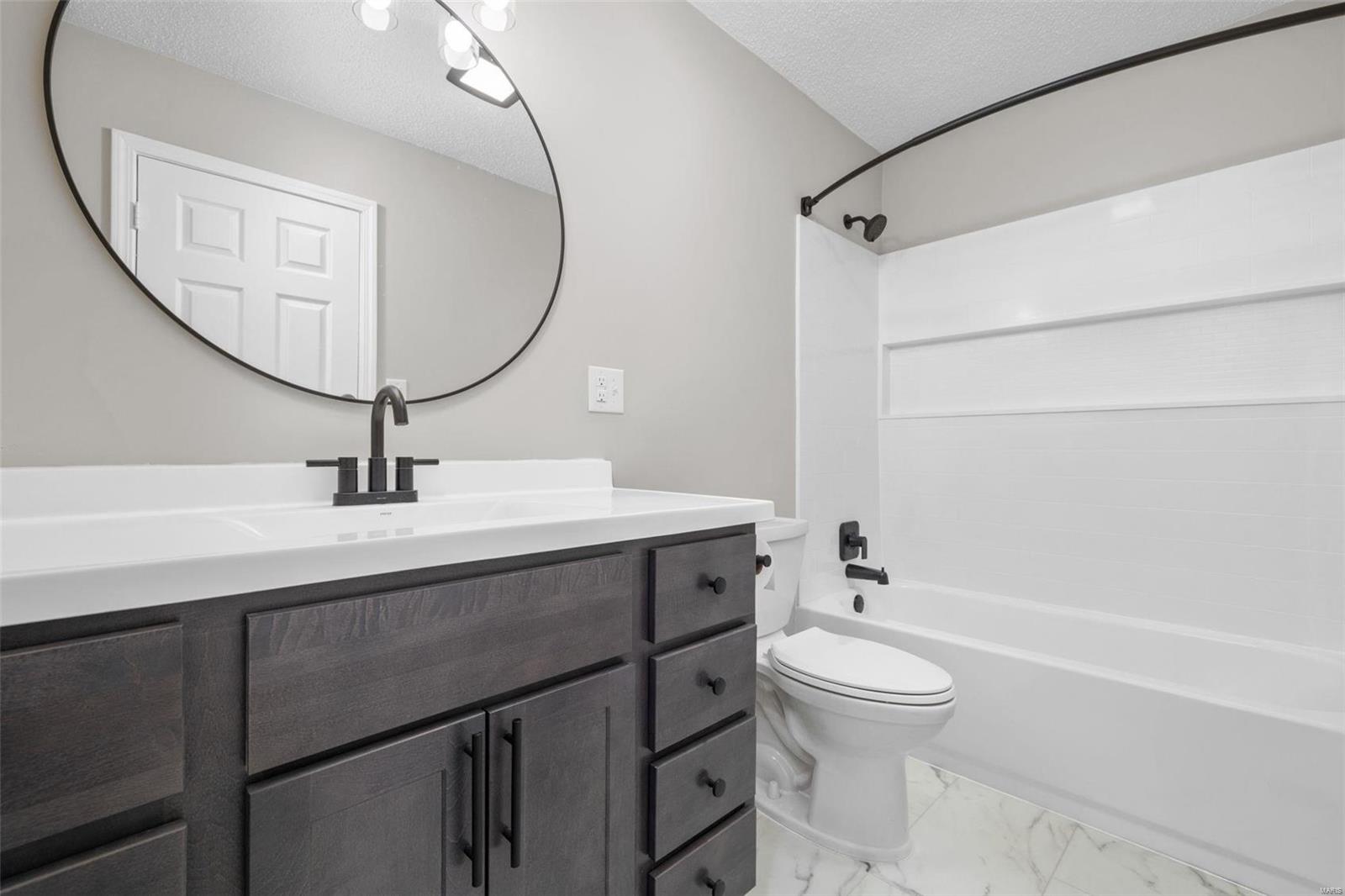 5458 Milburn Road Oakville, MO 63129 - Photo 14 of 32