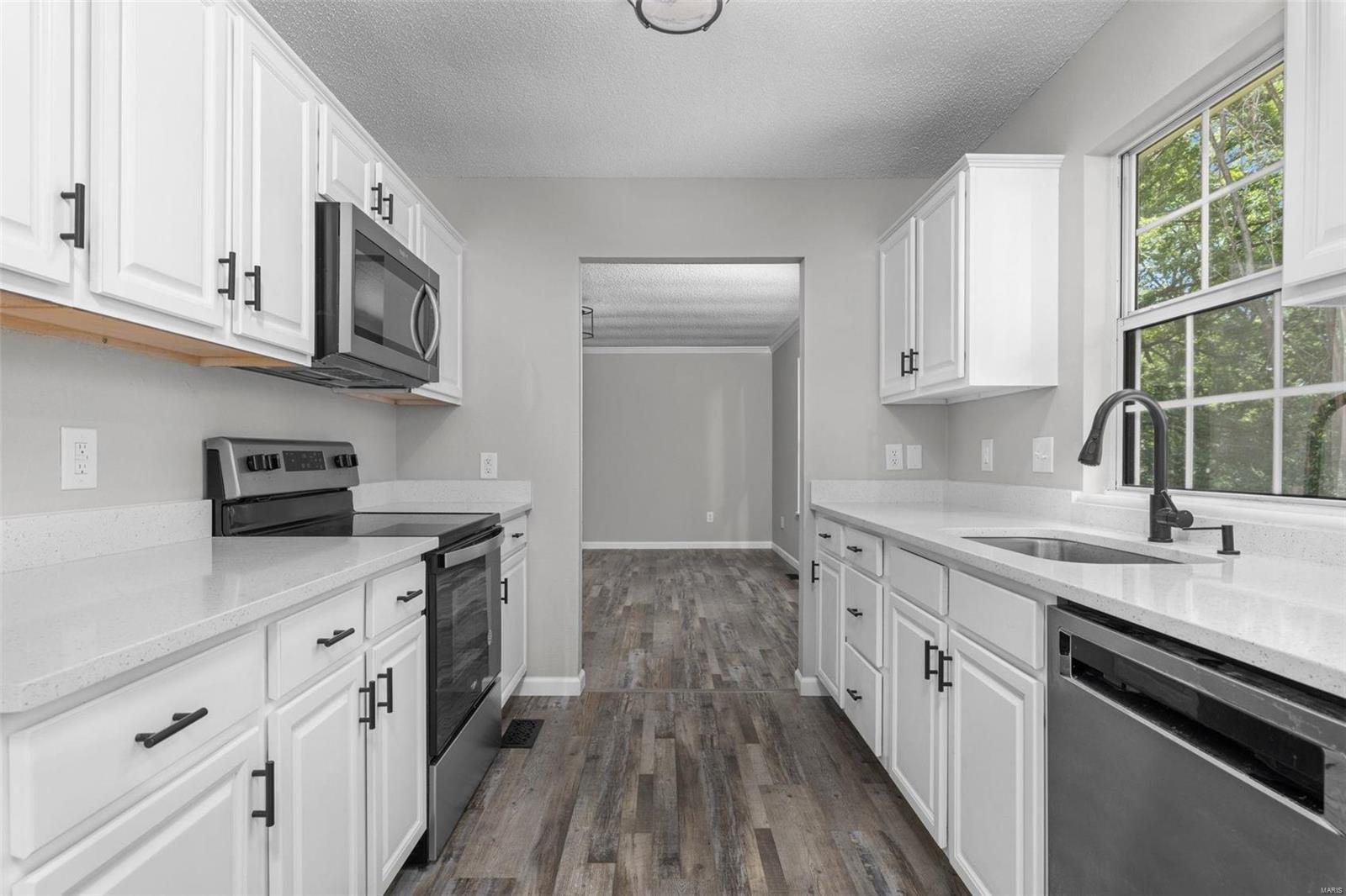 5458 Milburn Road Oakville, MO 63129 - Photo 15 of 32