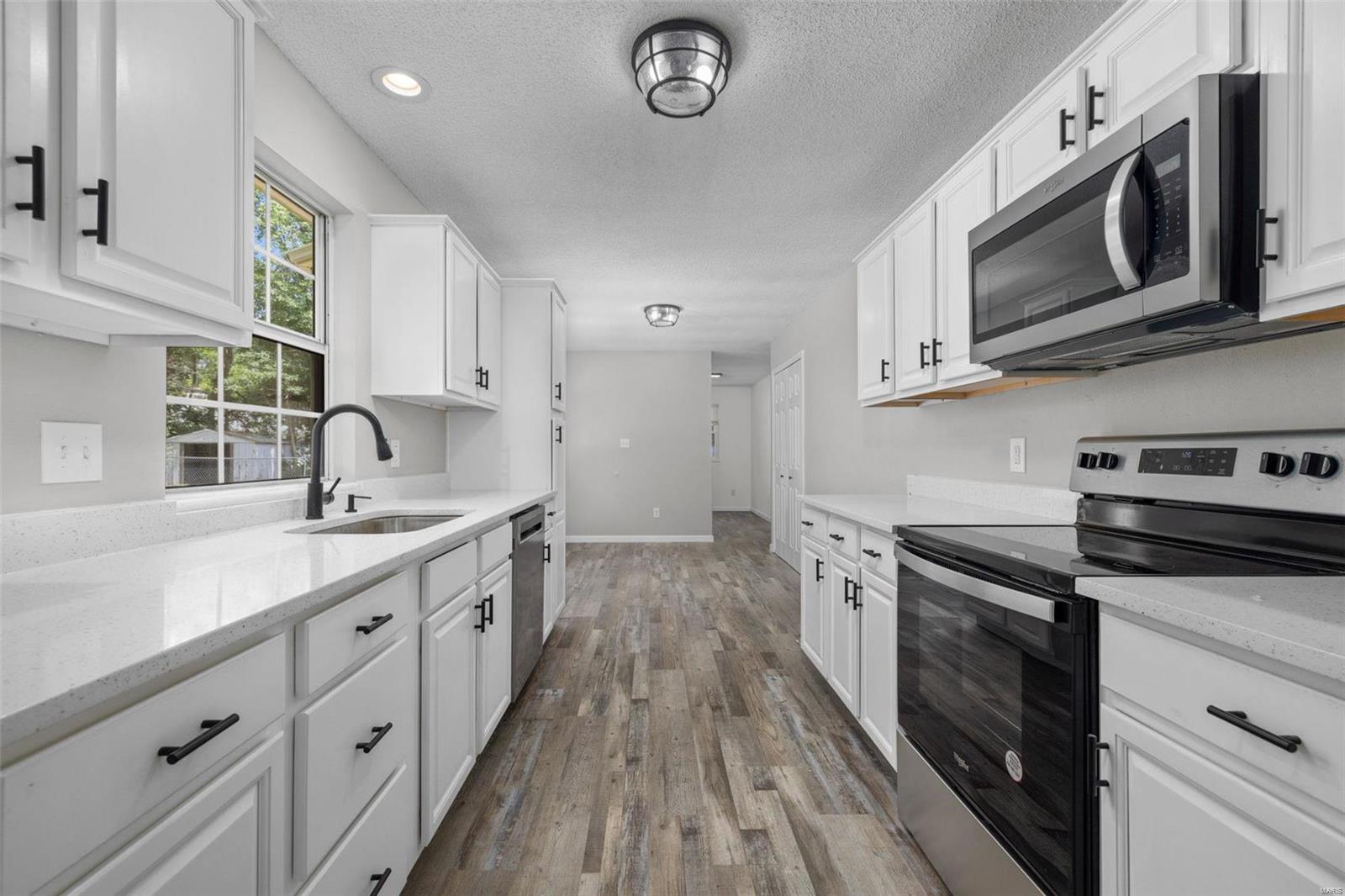 5458 Milburn Road Oakville, MO 63129 - Photo 16 of 32