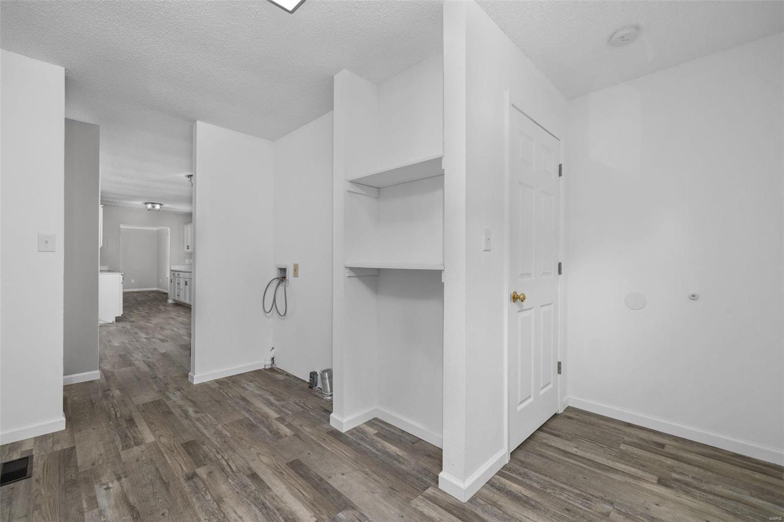 5458 Milburn Road Oakville, MO 63129 - Photo 18 of 32