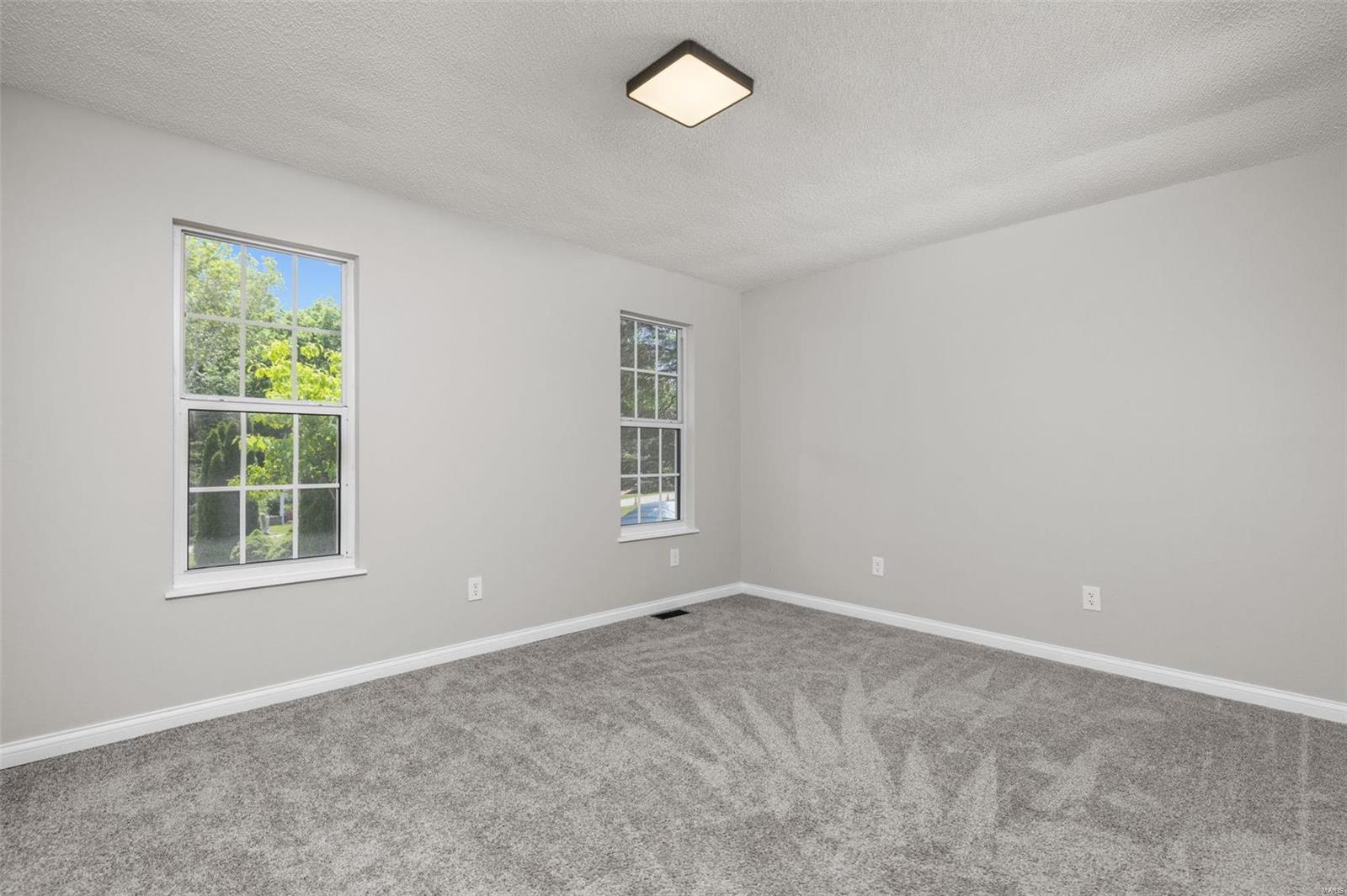 5458 Milburn Road Oakville, MO 63129 - Photo 19 of 32