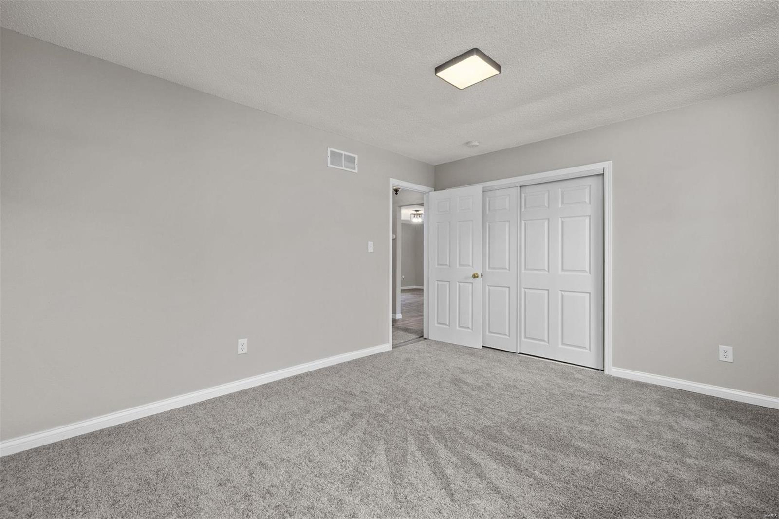 5458 Milburn Road Oakville, MO 63129 - Photo 20 of 32