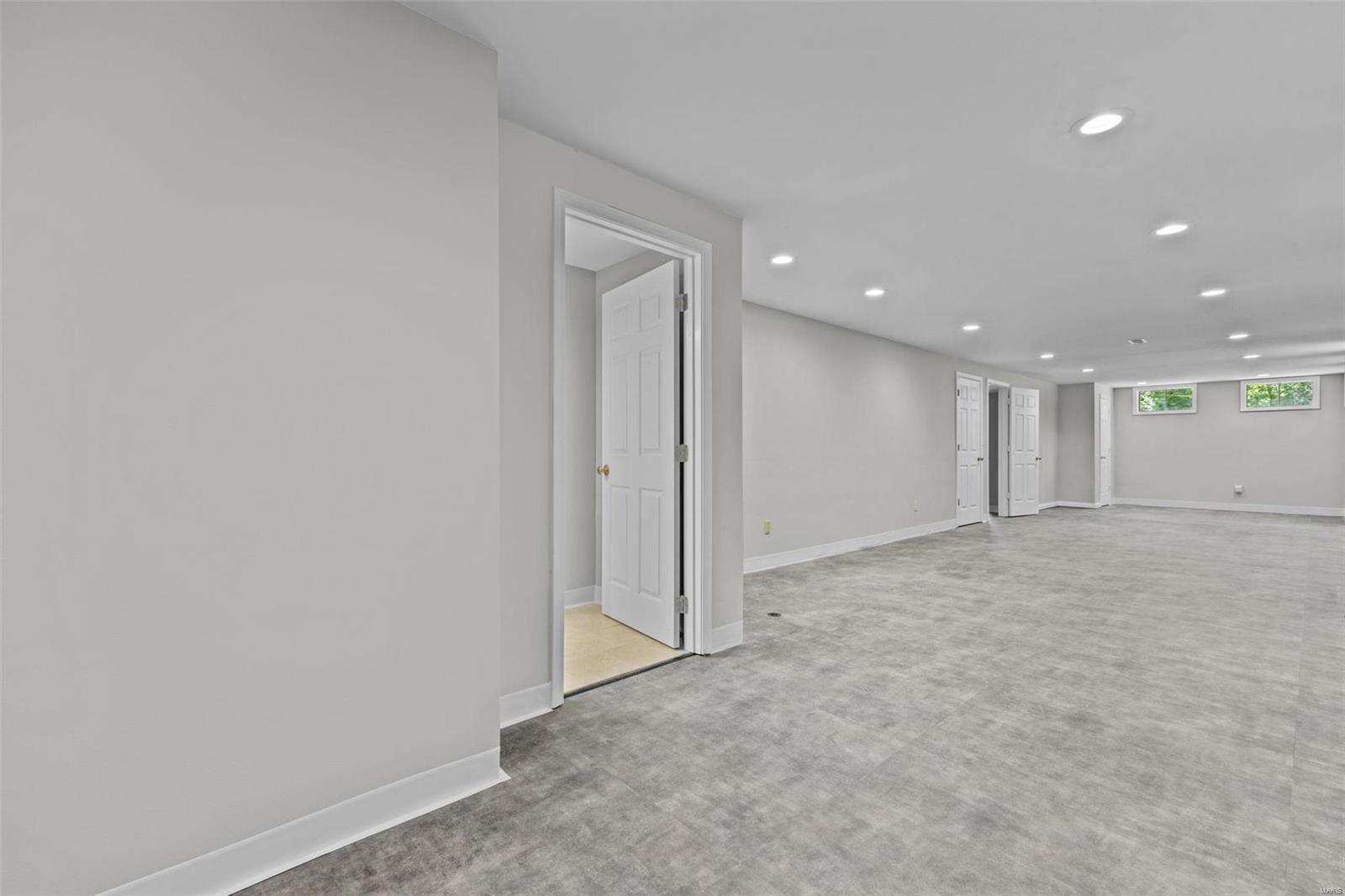 5458 Milburn Road Oakville, MO 63129 - Photo 23 of 32