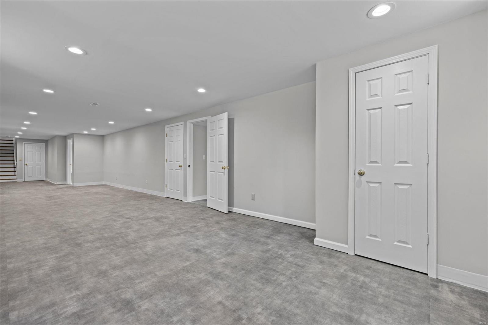 5458 Milburn Road Oakville, MO 63129 - Photo 24 of 32