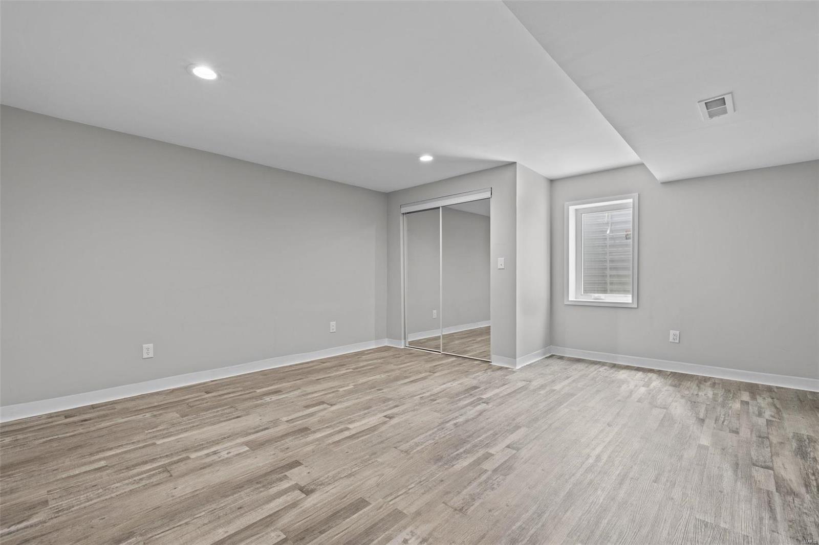 5458 Milburn Road Oakville, MO 63129 - Photo 25 of 32