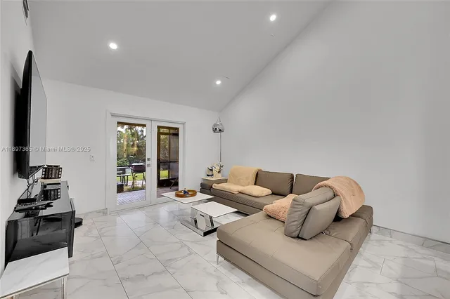 $420,000 | 18578 Woodstream Drive, Boca Raton, FL 33498