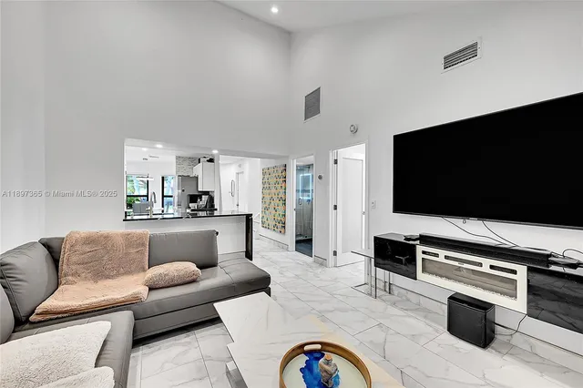 $420,000 | 18578 Woodstream Drive, Boca Raton, FL 33498