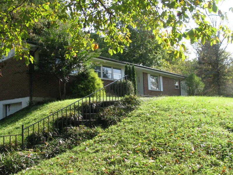 7020 Buckeye Road Roanoke, VA 24018 - Photo 1 of 13 FRONT