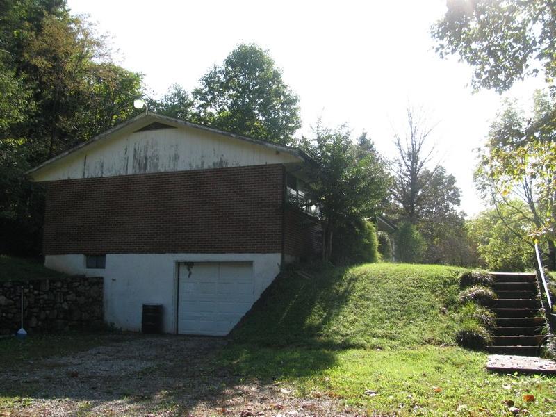 7020 Buckeye Road Roanoke, VA 24018 - Photo 3 of 13 IMG_5738_resize