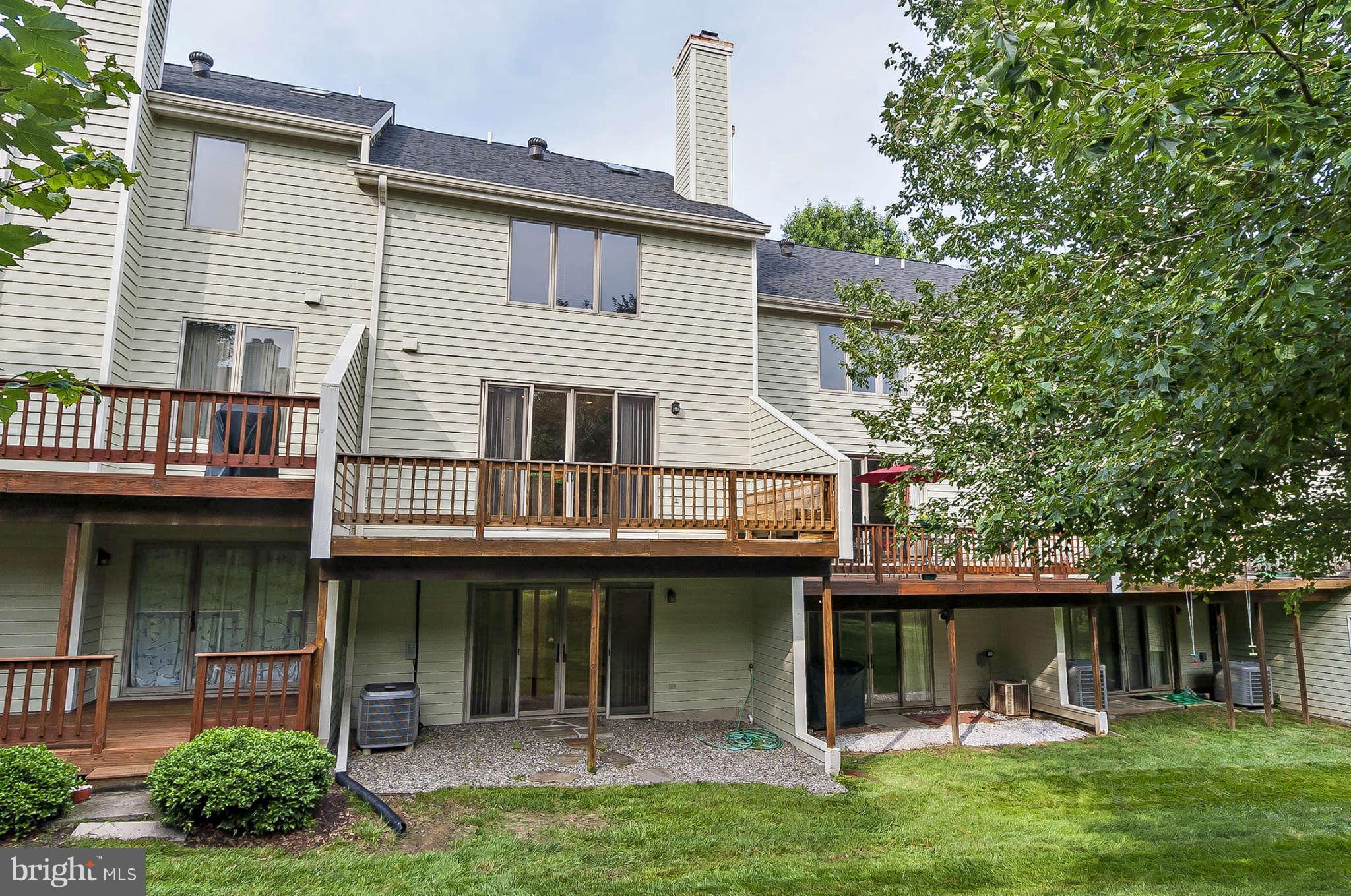 5077 Columbia Road Columbia, MD 21044 - Photo 10 of 11 Exterior Rear with deck