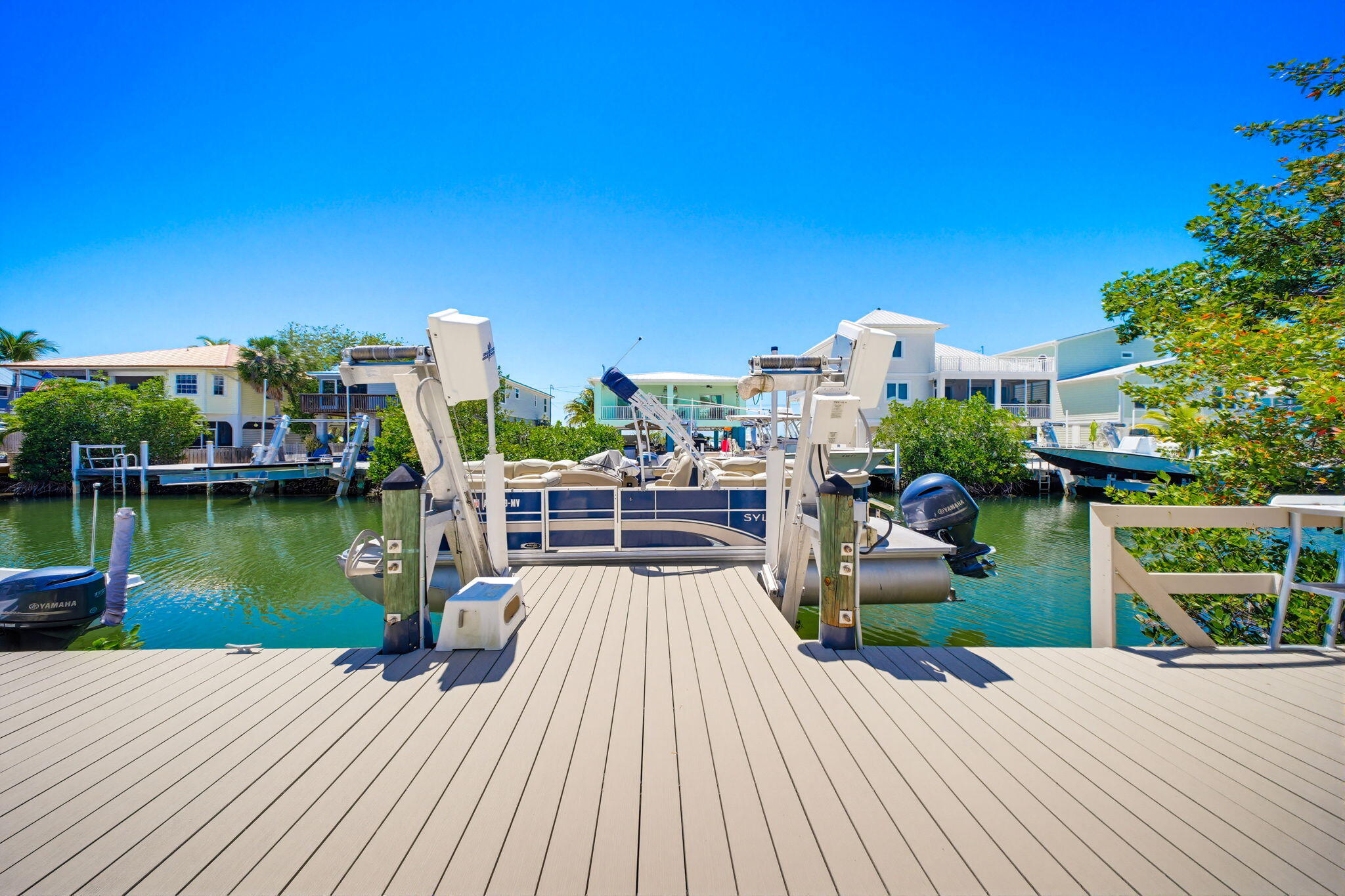 612 Blackbeard Road Summerland Key, FL 33042 - Photo 2 of 68 15,000 lb Boat Lift