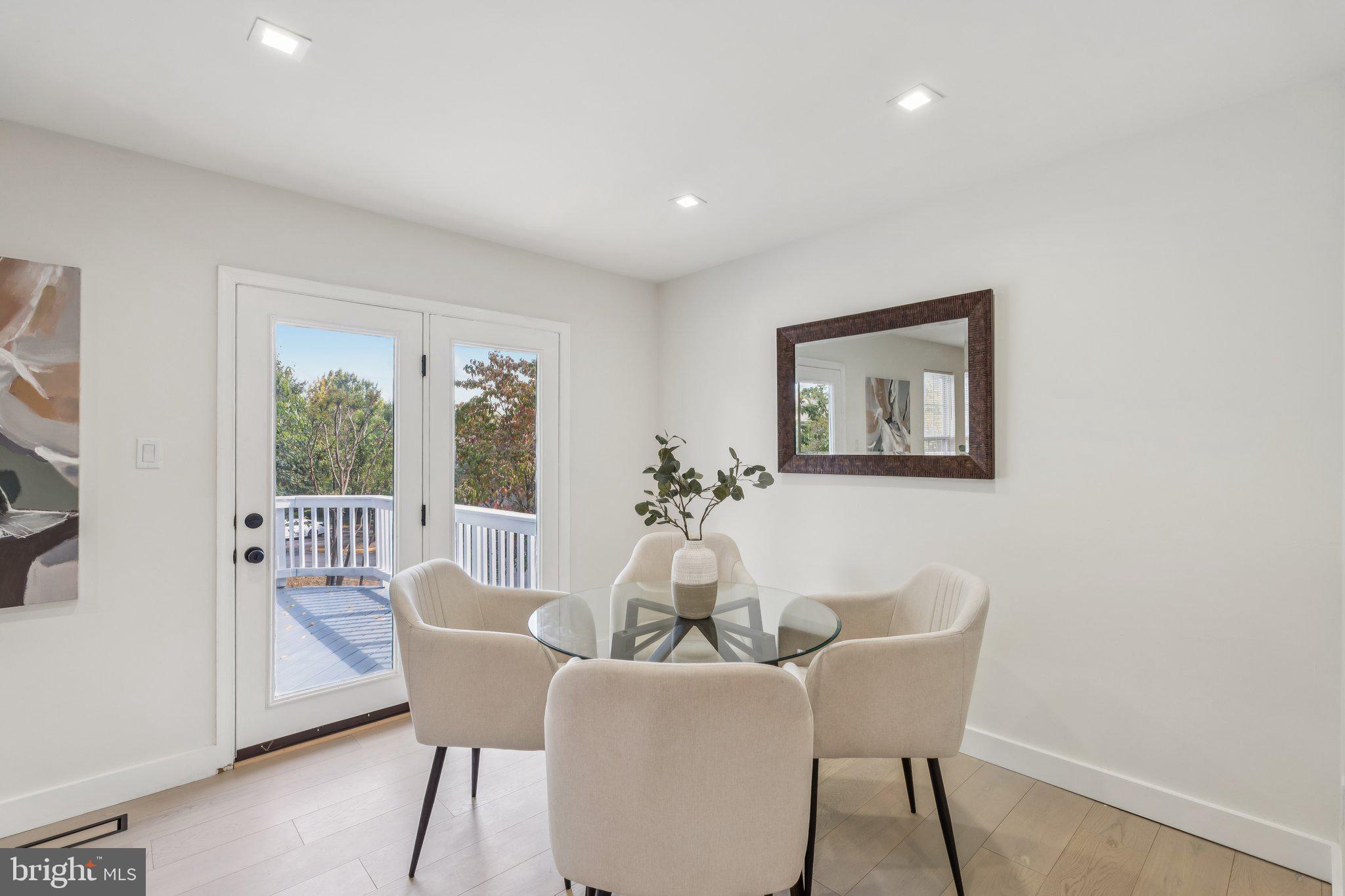 43501 Postrail Square Ashburn, VA 20147 - Photo 16 of 35 a dining room with furniture and window