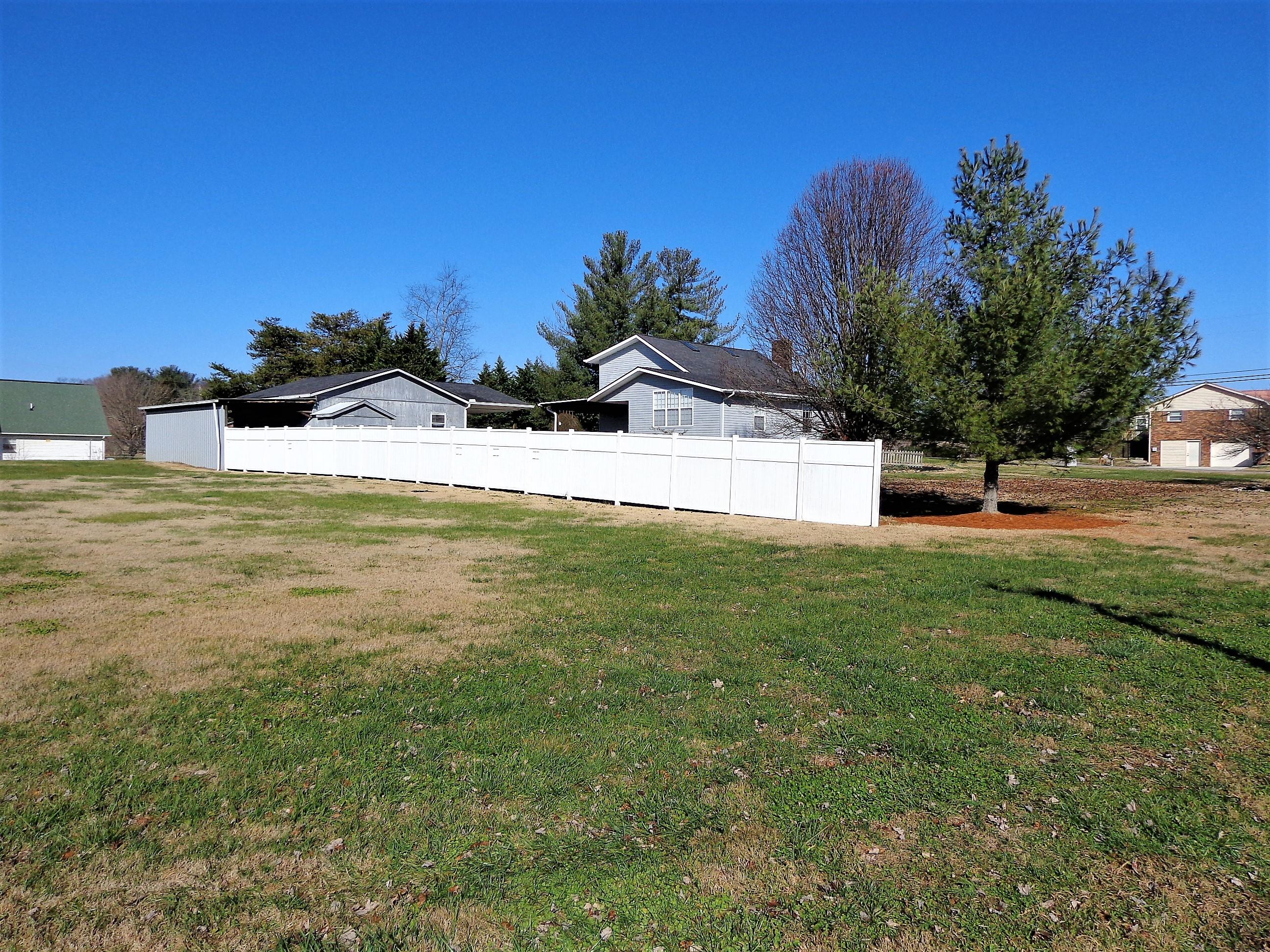 6696 Hunter Road Talbott, TN 37877 - Photo 28 of 36 Privacy Fence