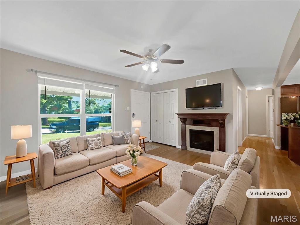 712 Aqua Ridge Drive St. Louis, MO 63129 - Photo 3 of 17 Gallery Image 3