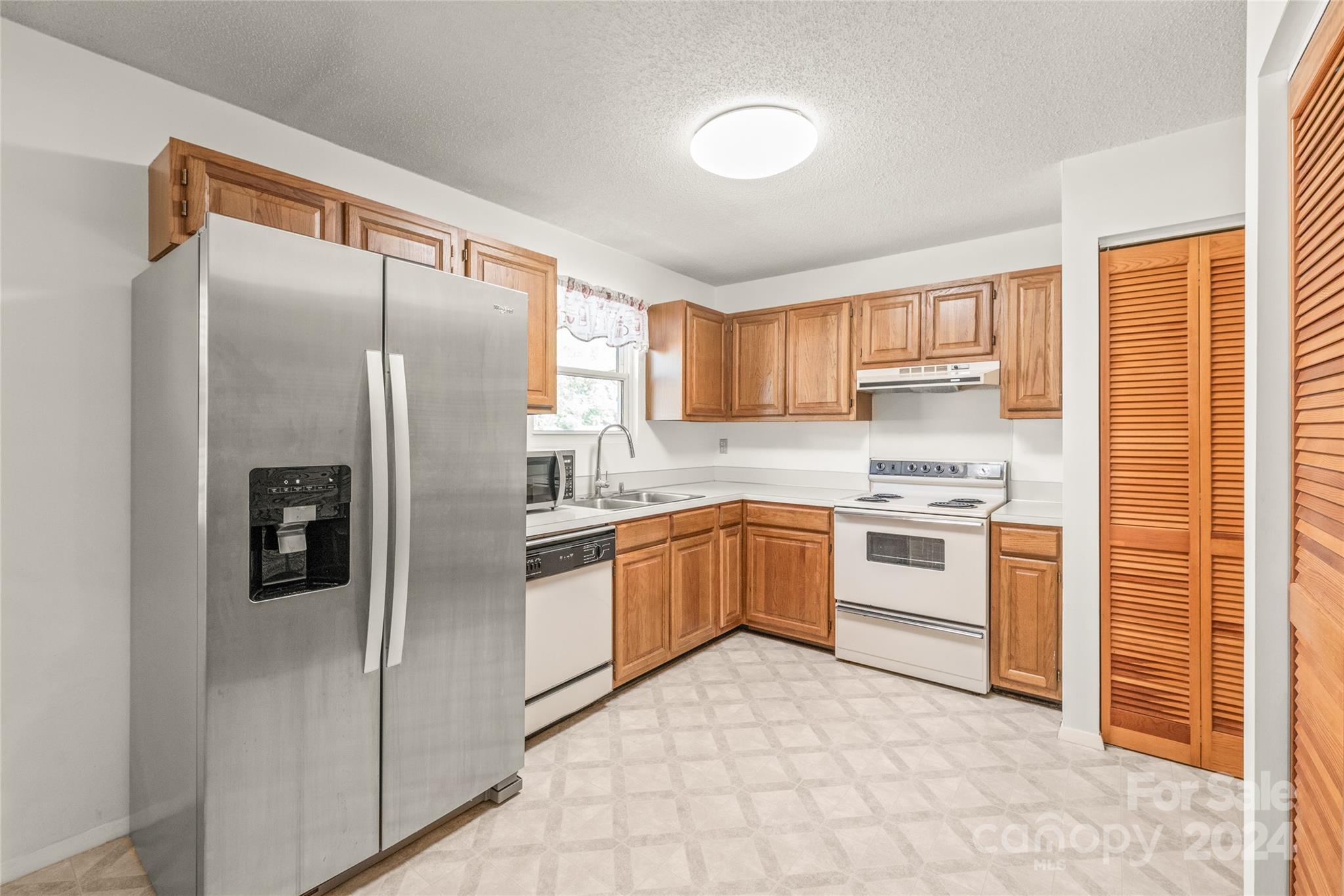 4106 Brickyard Road Charlotte, NC 28214 - Photo 8 of 41 Gallery Image 8