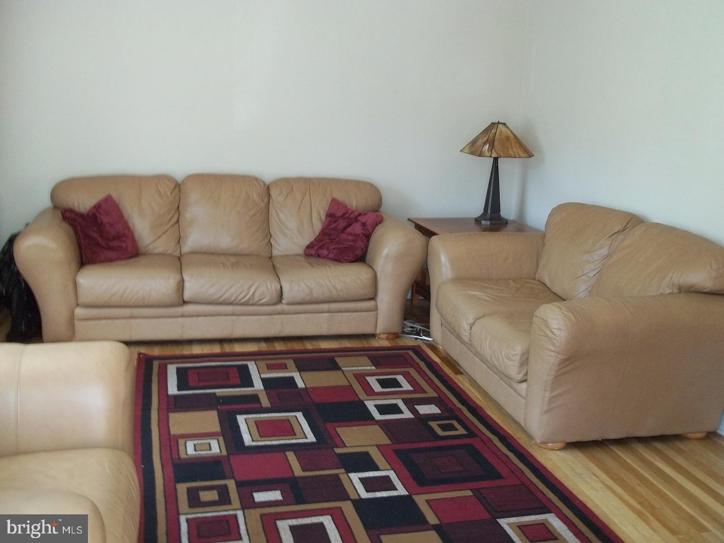 713 Cinnaminson Street Philadelphia, PA 19128 - Photo 5 of 16 Living Room
