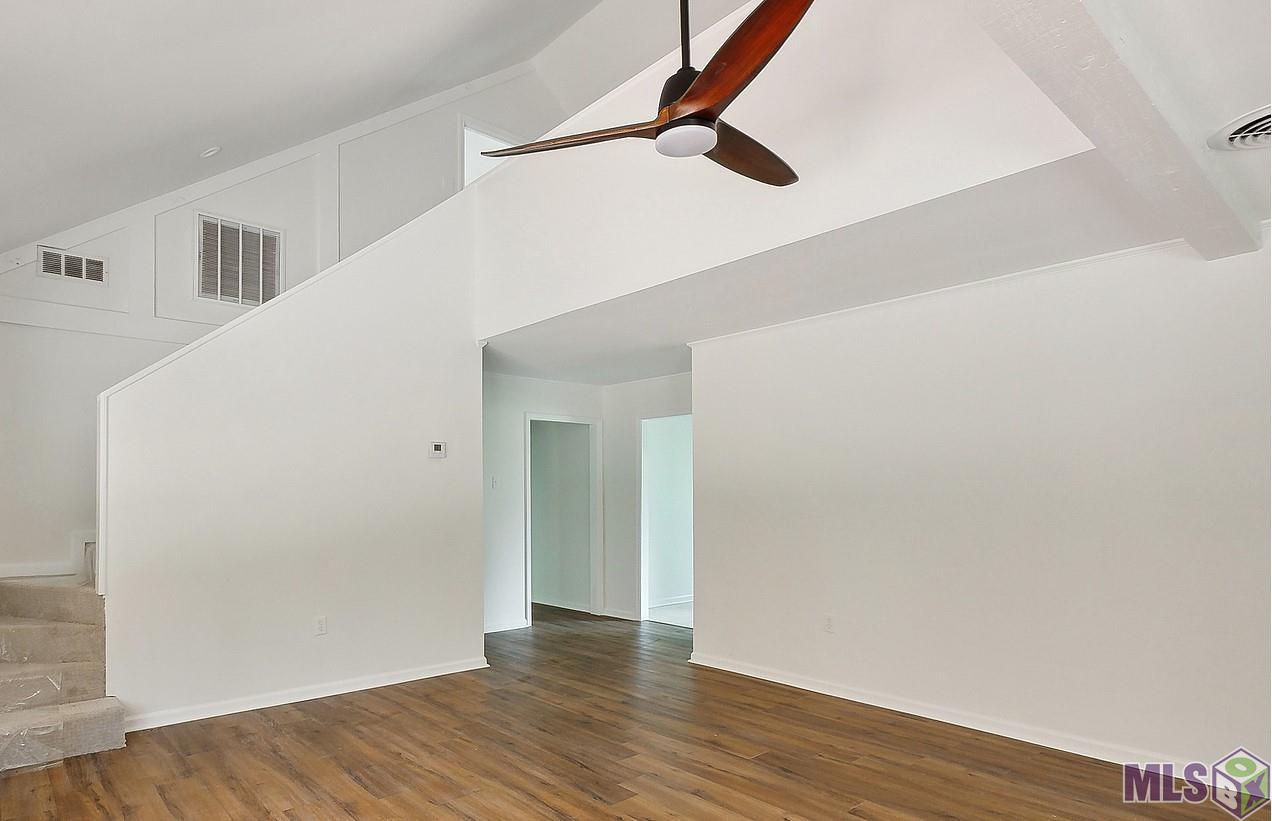 9736 Regency Drive Baton Rouge, LA 70815 - Photo 13 of 19 Vaulted ceiling in Den