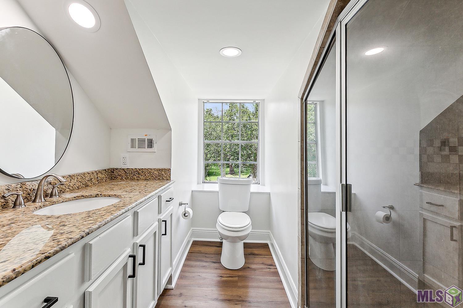 9736 Regency Drive Baton Rouge, LA 70815 - Photo 16 of 19 Upstairs bathroom
