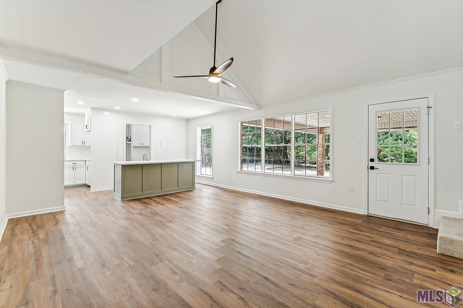 9736 Regency Drive Baton Rouge, LA 70815 - Photo 4 of 19 Island with Breakfast Bar area
