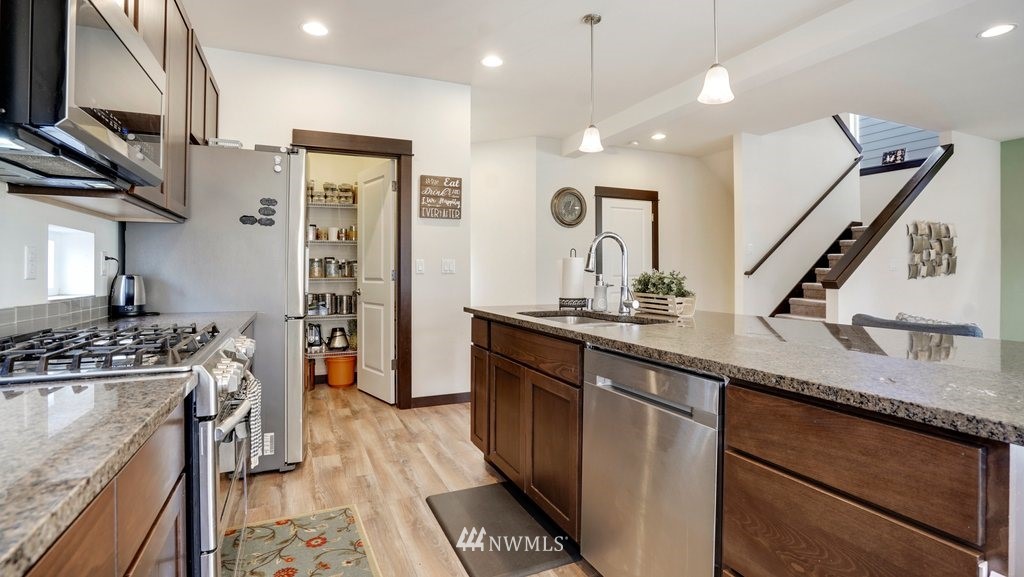 17419 3rd Avenue Southeast Bothell, WA 98012 - Photo 10 of 39