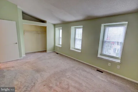 $3,200 | 4 Fendall Avenue, Alexandria, VA 22304