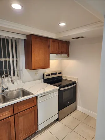 $1,750 | Village at Dadeland Condominium, Miami, FL 33143