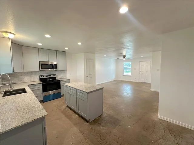 $1,750 | 108 West Adams Street, Itasca, TX 76055